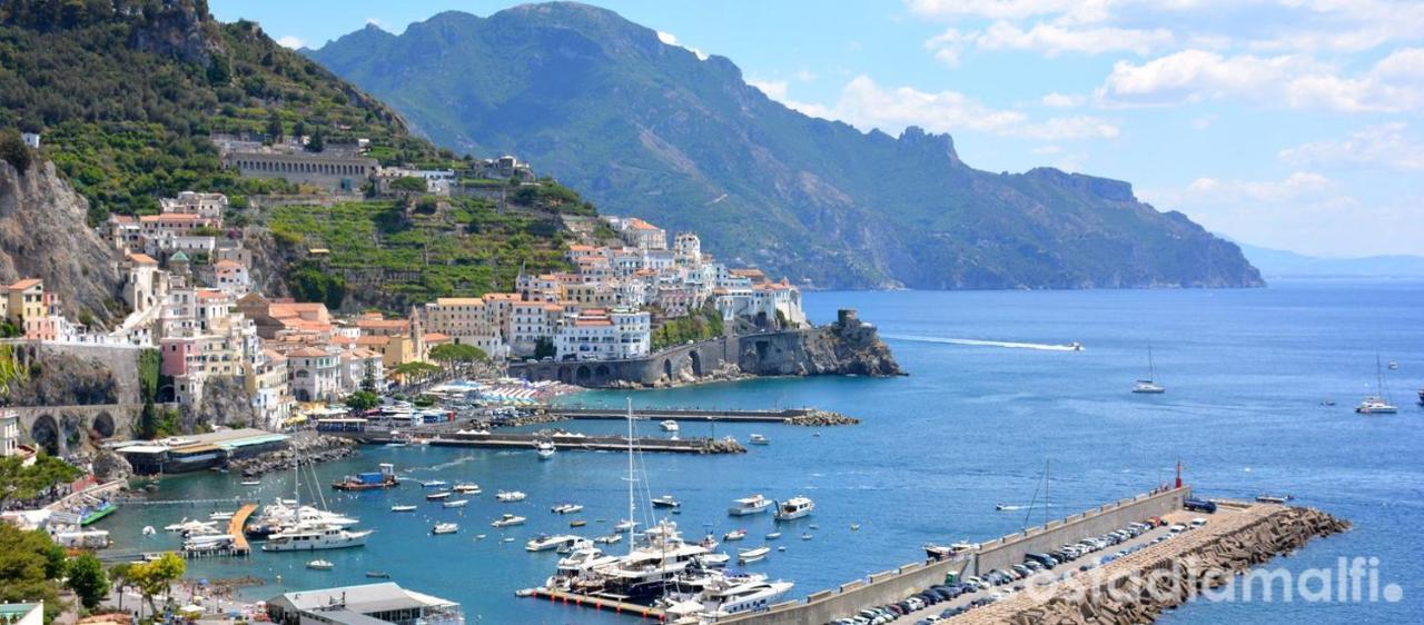 Casa Family & Friends Bed and Breakfast Salerno Eksteriør billede